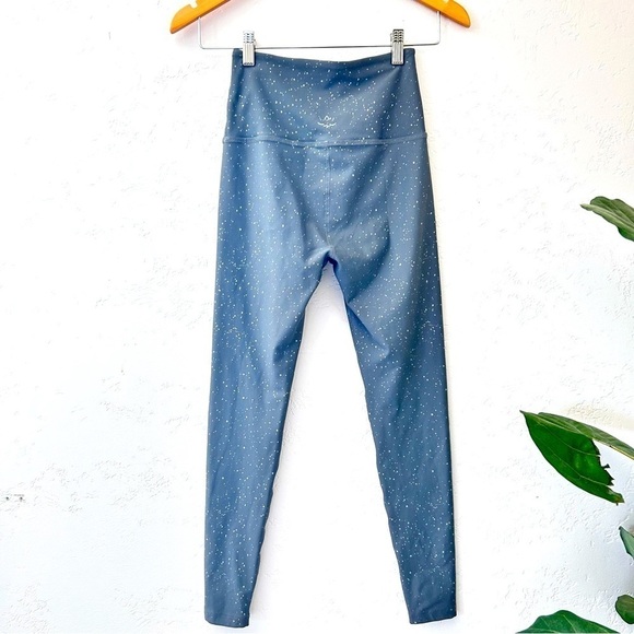 BEYOND YOGA Alloy Sparkle Gray High Rise 7/8 Length Legging Size Small NWOT - Picture 6 of 11